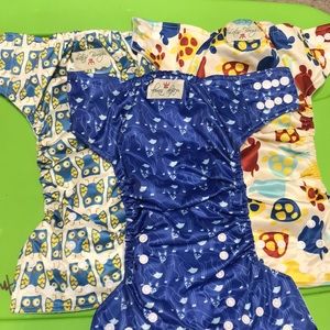 3 Lotus Bumz Cloth Diapers inserts included